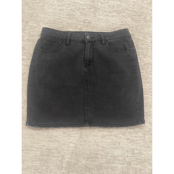 Almost Famous Womens Size 7 Mid Rise Dark Wash Black Denim Jean Skirt - Picture 1 of 8